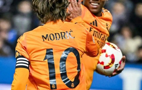 曼城33扳平新月-安博体育