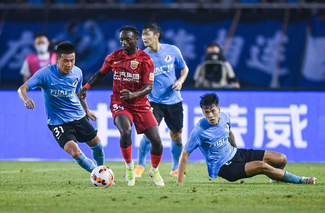 包含赛地聚焦——NBA总决赛加时末段热度飙升；上海海港扳平良机；质疑声仍在；数据趋势出现新变化的词条